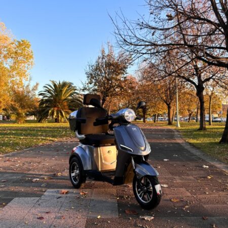 vm4Neo-üçtekerleklielektriklimotosiklet-06