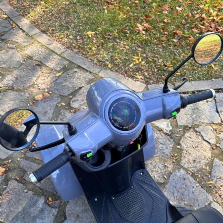 vm6-dörttekerlimoped-07