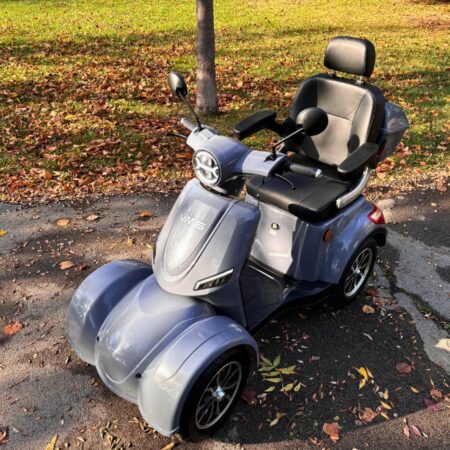 vm6-dörttekerlimoped-12