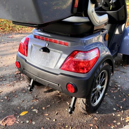 vm6-dörttekerlimoped-13